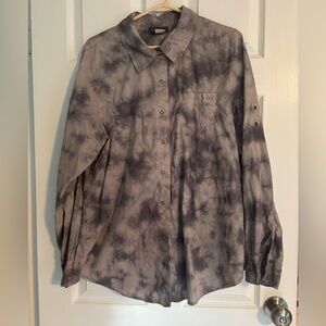XCVI Gray Tie-Dye Button Down Blouse | Women’s 2X